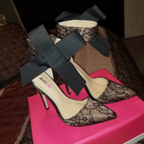 Black lacy heels - Picture 2 of 2